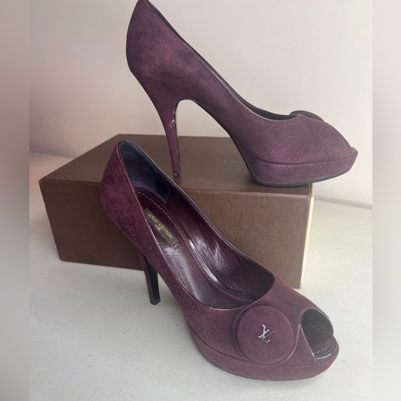 LOUIS VUITTON Aubergine Purple Suede Chelsea Peep-Toe Button LV Pumps SZ 36.5